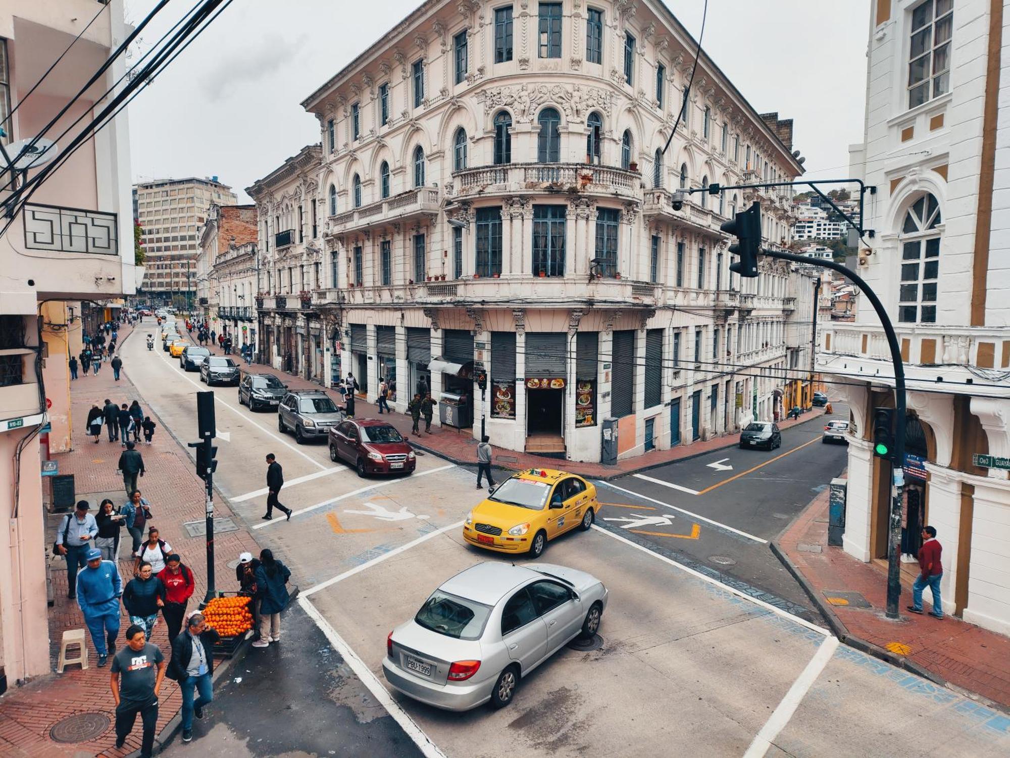 Hostal Latitud Ecuem كويتو المظهر الخارجي الصورة
