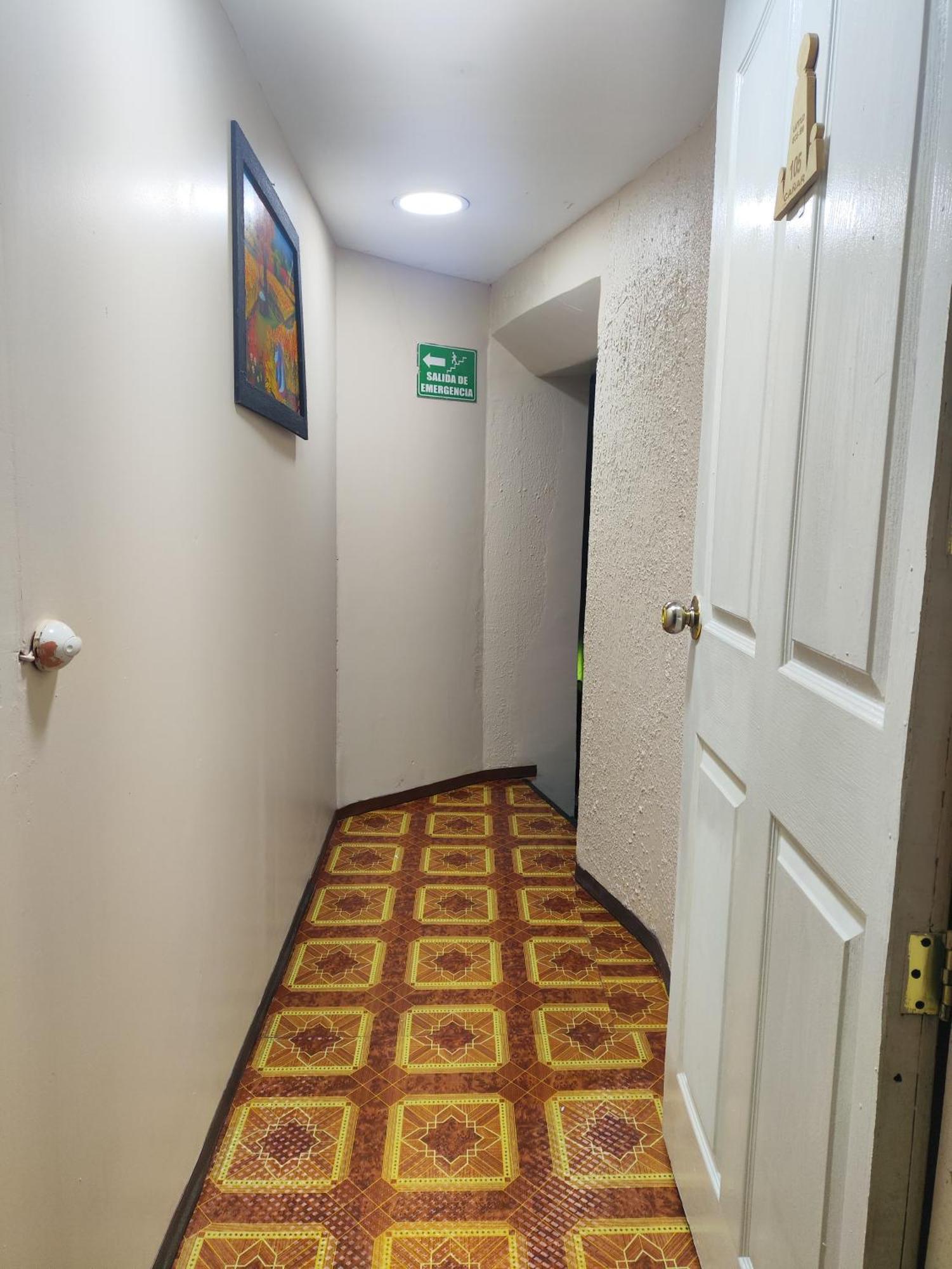 Hostal Latitud Ecuem كويتو المظهر الخارجي الصورة